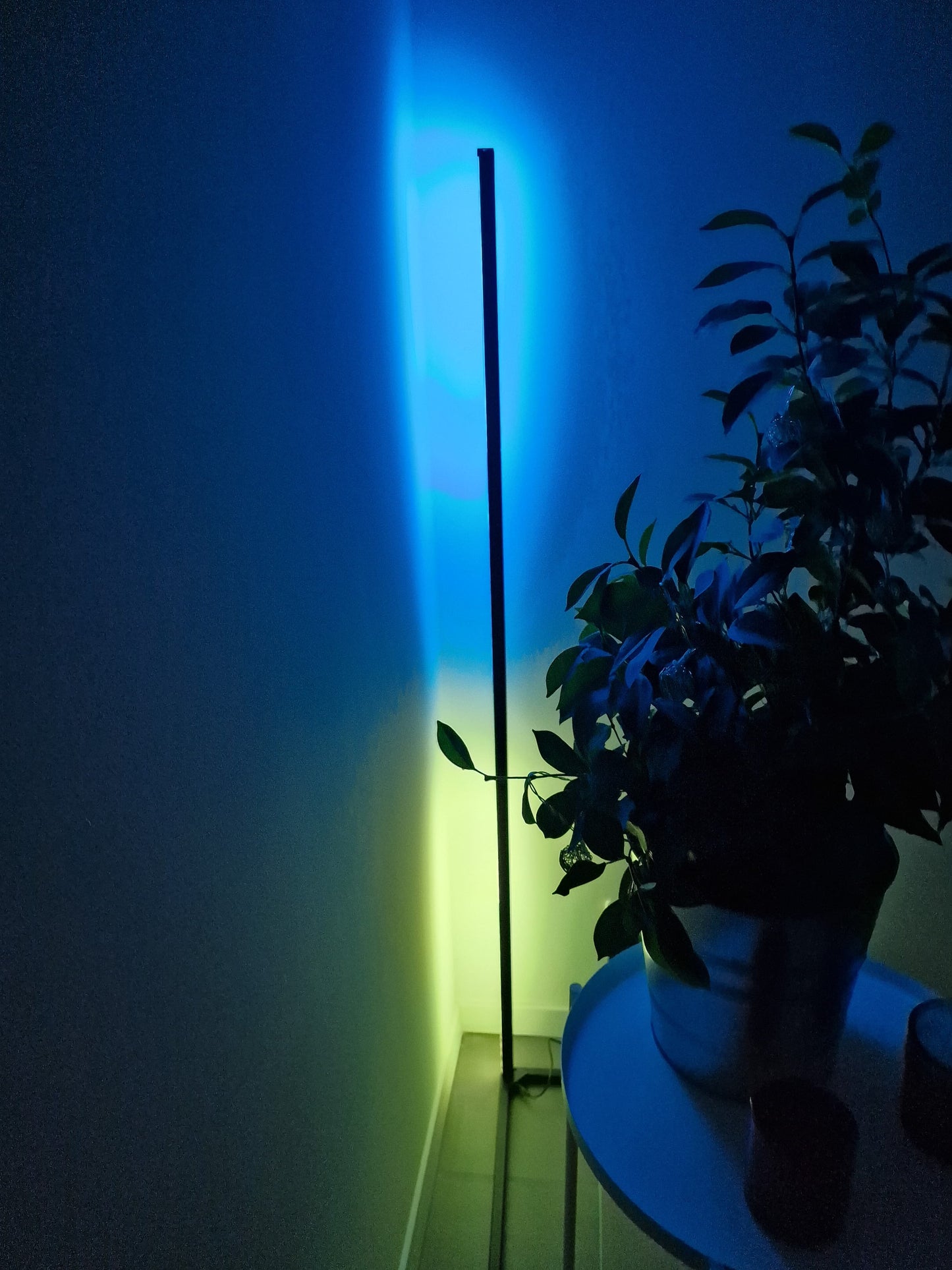 Halo LED - RGB Corner Lamp